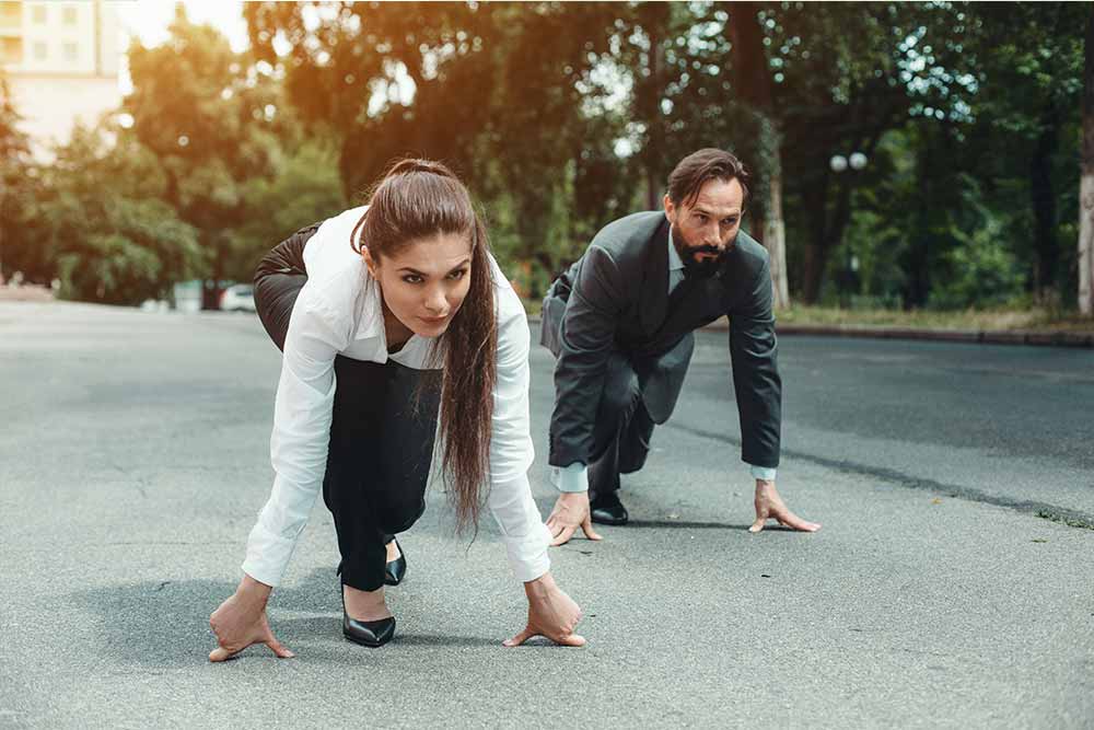 Due persone all inizio di una gara per il patto di non concorrenza nel lavoro dipendente